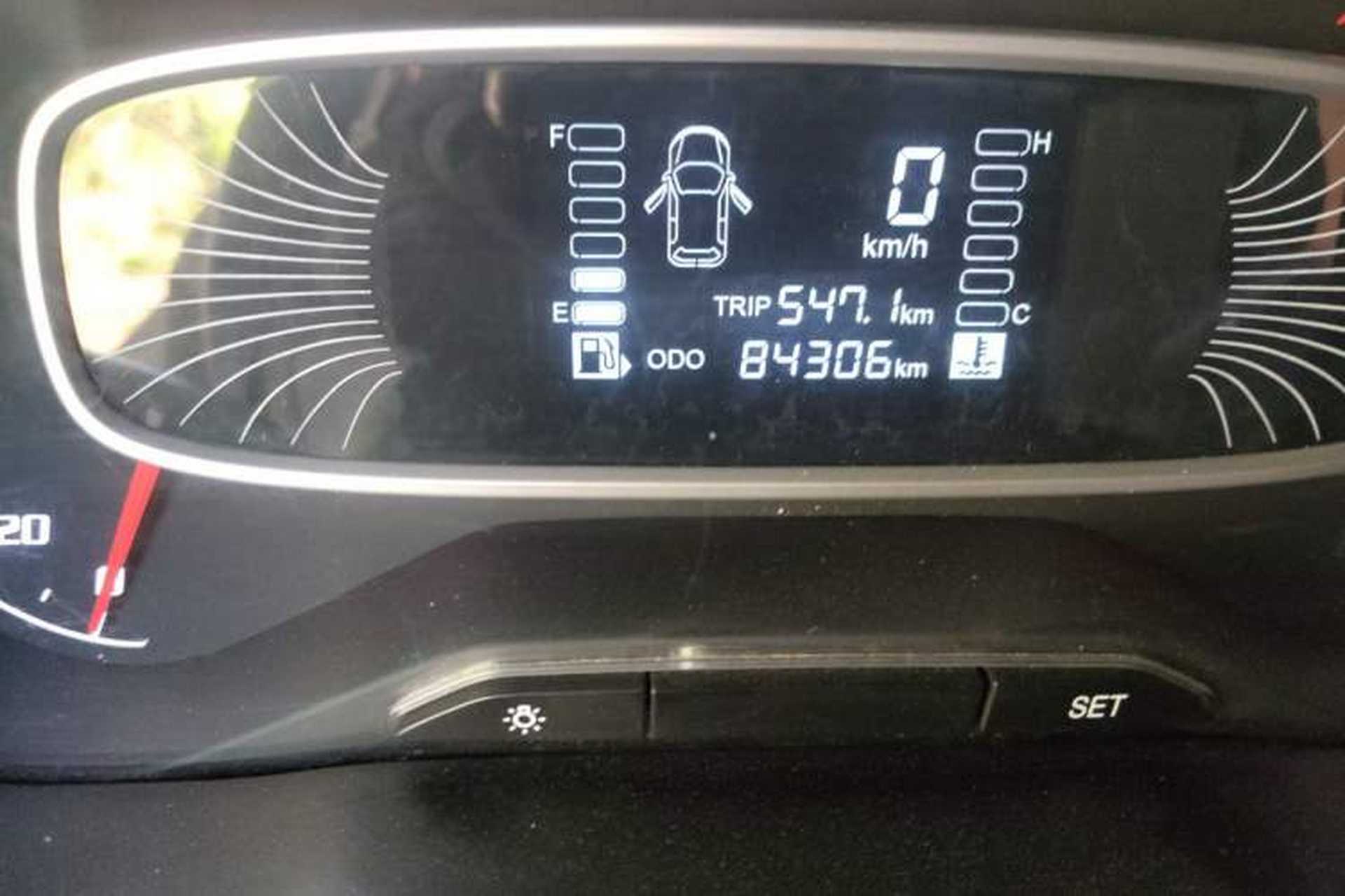 Used Baojun 510 2017 1.5L manual Comfort trim Odometer Close Up