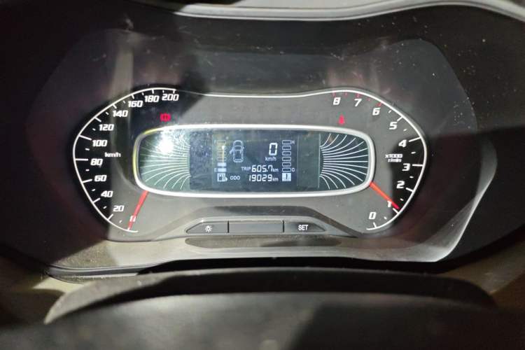 Used Baojun 510 2017 1.5L manual Comfort trim Odometer Close Up