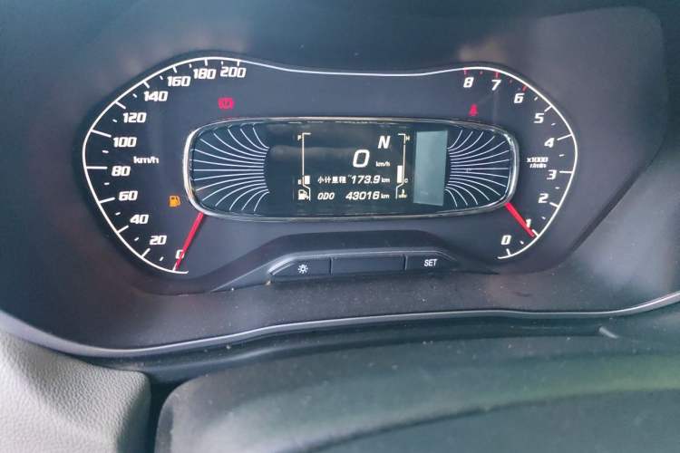 Used Baojun 510 2017 1.5L Automatic Fashion Model Odometer Close Up