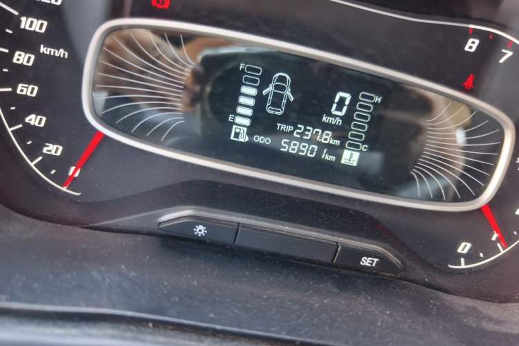 Used Baojun 510 2017 1.5L manual Comfort trim Odometer Close Up