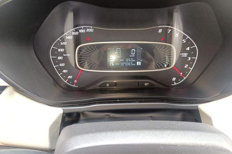 Used Baojun 510 2017 1.5L manual Comfort trim Odometer Close Up