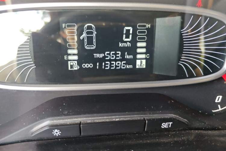 Used Baojun 510 2017 1.5L manual Comfort trim Odometer Close Up