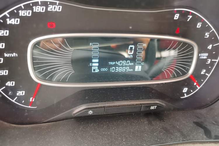 Used Baojun 510 2017 1.5L manual Comfort trim Odometer Close Up