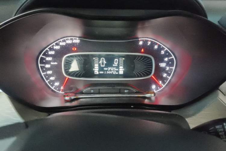 Used Baojun 510 2017 1.5L manual Comfort trim Odometer Close Up