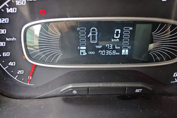 Used Baojun 510 2017 1.5L manual Comfort trim Odometer Close Up