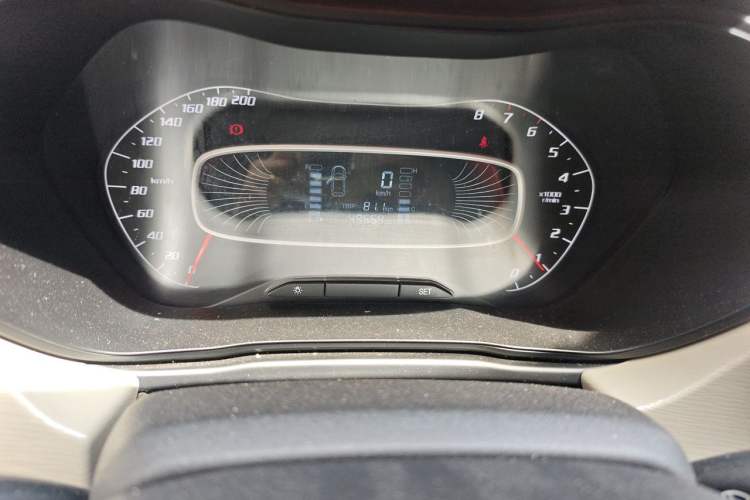 Used Baojun 510 2017 1.5L manual Comfort trim Odometer Close Up