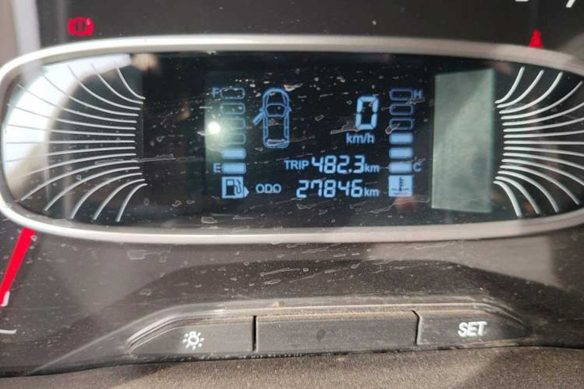 Used Baojun 510 2017 1.5L manual Comfort trim Odometer Close Up