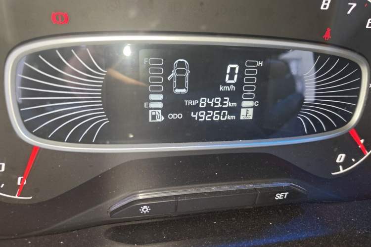 Used Baojun 510 2017 1.5L manual Comfort trim Odometer Close Up