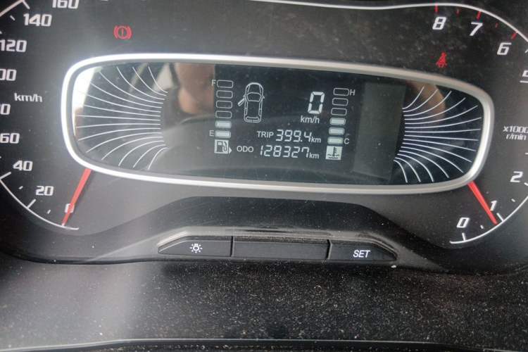 Used Baojun 510 2017 1.5L manual Comfort trim Odometer Close Up