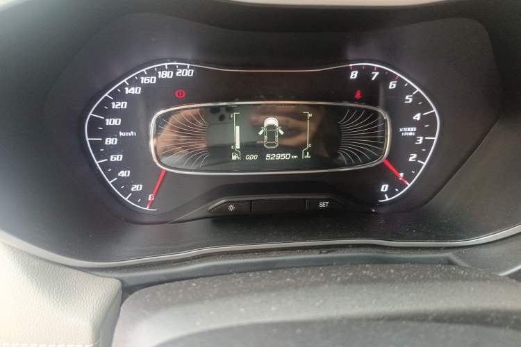 Used Baojun 510 2017 1.5L manual Comfort trim Odometer Close Up