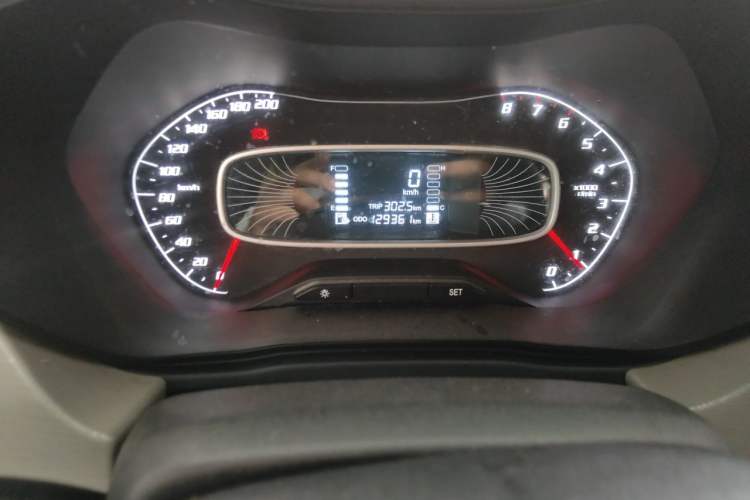 Used Baojun 510 2017 1.5L manual Comfort trim Odometer Close Up