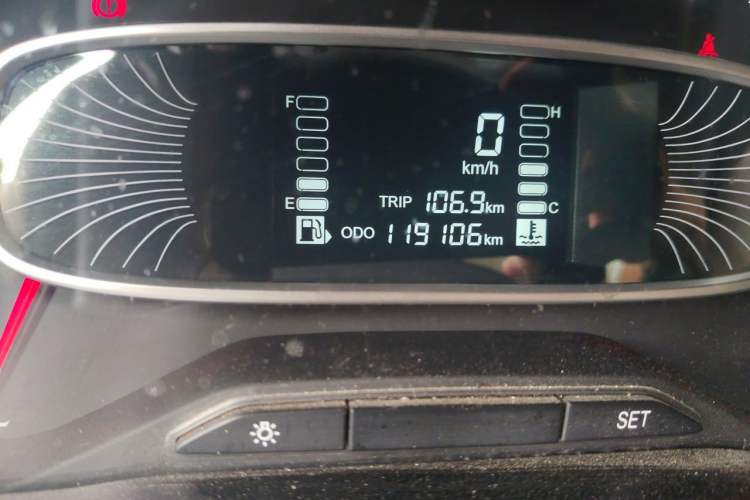 Used Baojun 510 2017 1.5L manual Comfort trim Odometer Close Up