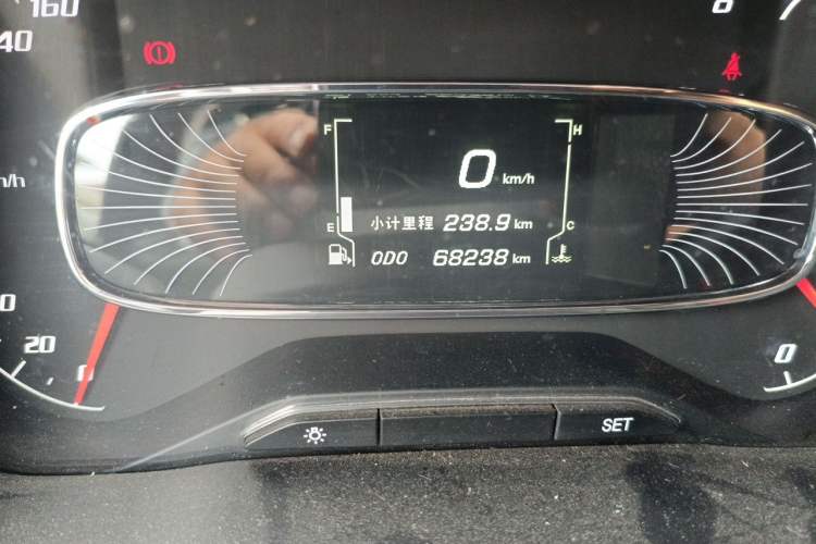 Used Baojun 510 2017 1.5L Manual Fashion Model Odometer Close Up