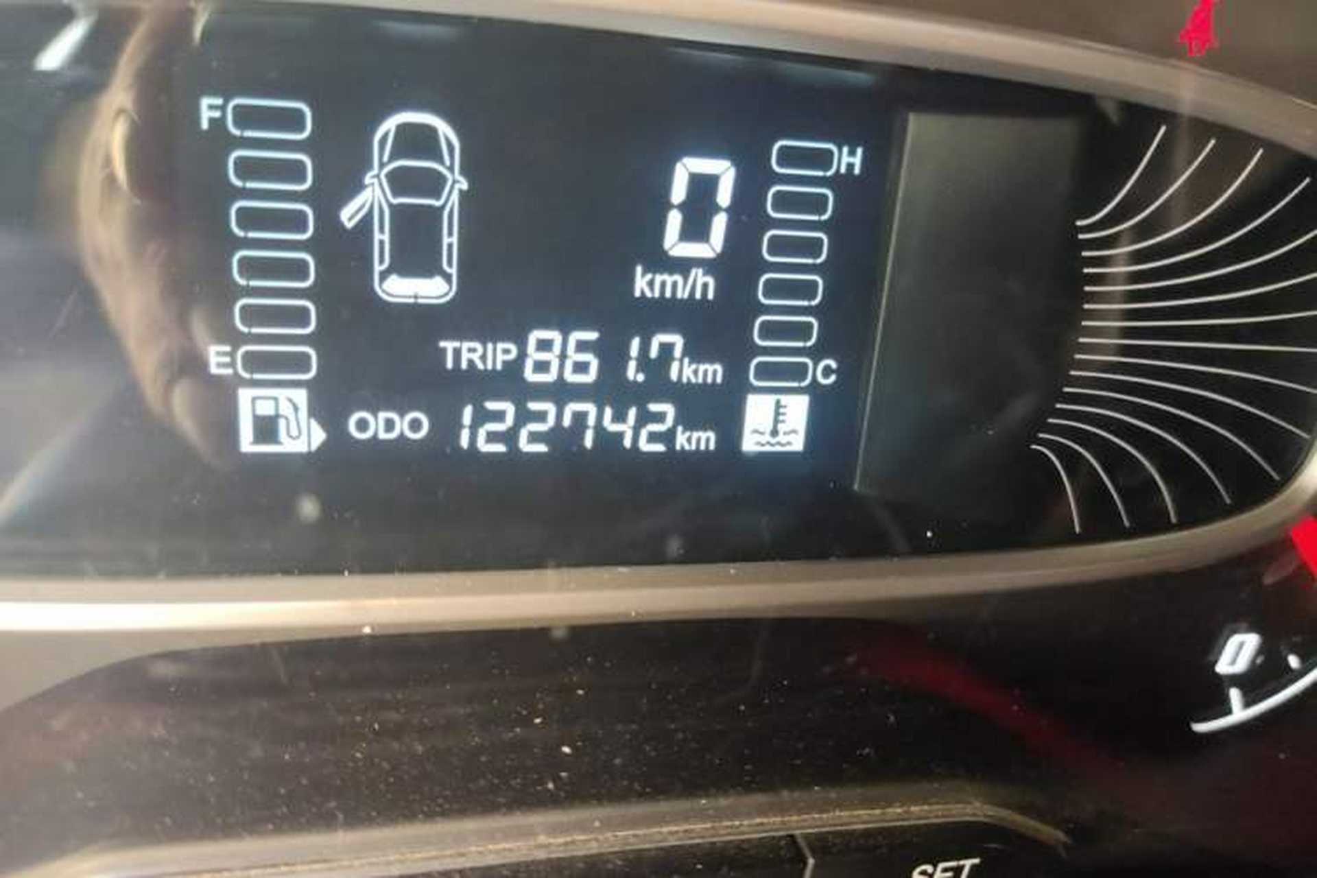 Used Baojun 510 2017 1.5L manual Comfort trim Odometer Close Up