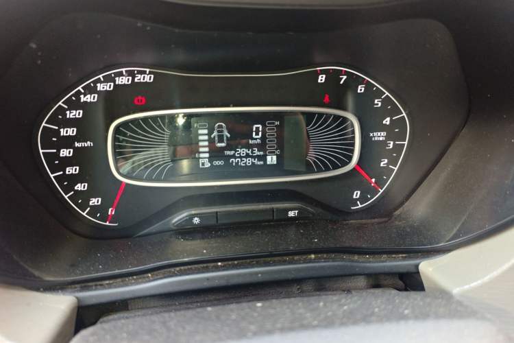 Used Baojun 510 2017 1.5L manual Comfort trim Odometer Close Up