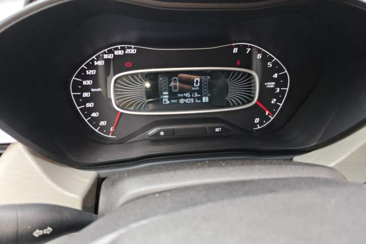 Used Baojun 510 2017 1.5L manual Comfort trim Odometer Close Up