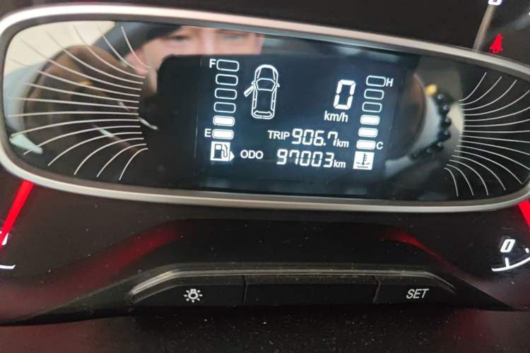 Used Baojun 510 2017 1.5L manual Comfort trim Odometer Close Up