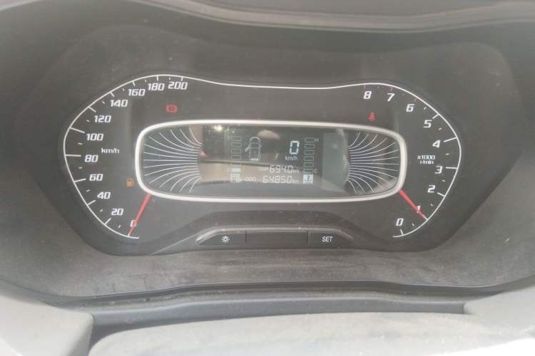 Used Baojun 510 2017 1.5L manual Comfort trim Odometer Close Up