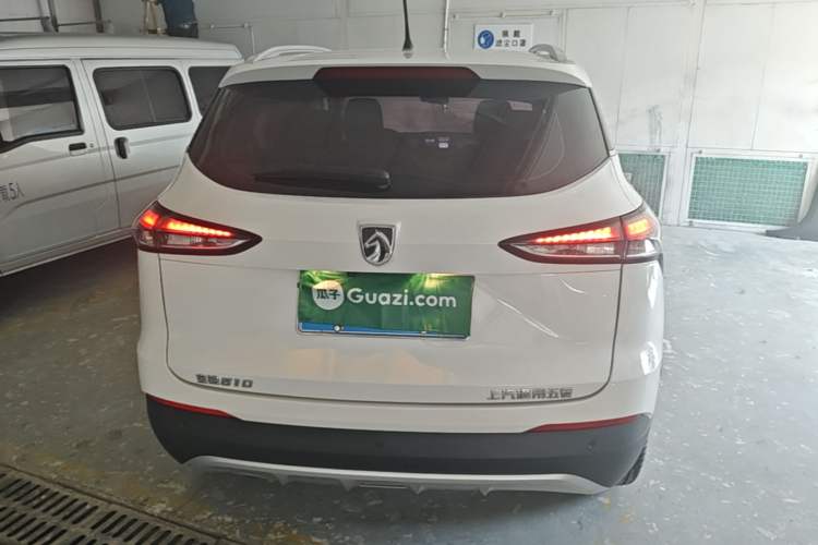 Used Baojun 510 2017 1.5L manual Comfort trim Rear