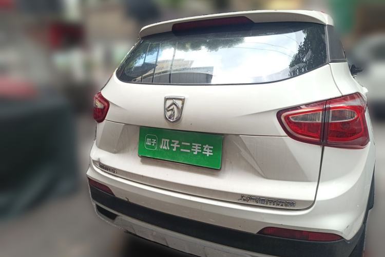 Used Baojun 510 2017 1.5L manual Comfort trim Rear
