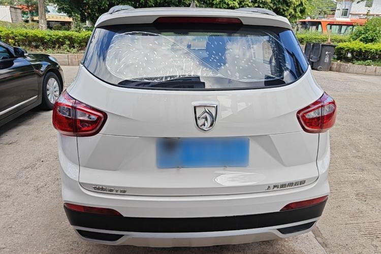 Used Baojun 510 2017 1.5L manual Comfort trim Rear