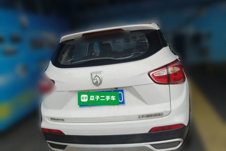 Used Baojun 510 2017 1.5L manual Comfort trim Rear