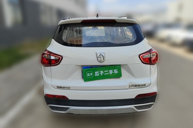 Used Baojun 510 2017 1.5L manual Comfort trim Rear