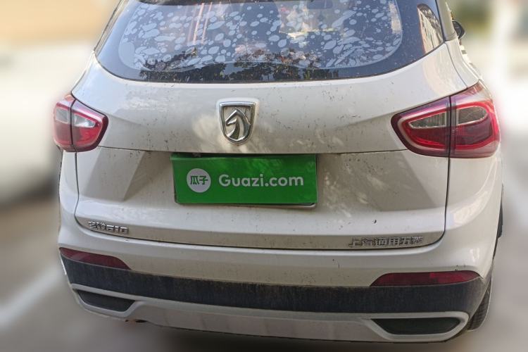Used Baojun 510 2017 1.5L manual Comfort trim Rear