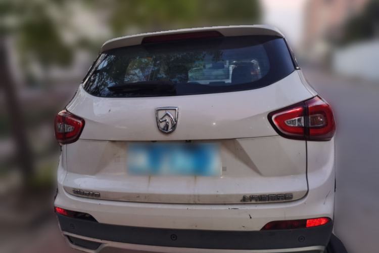 Used Baojun 510 2017 1.5L manual Comfort trim Rear