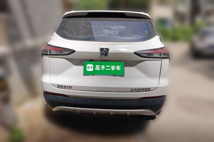 Used Baojun 510 2017 1.5L manual Comfort trim Rear