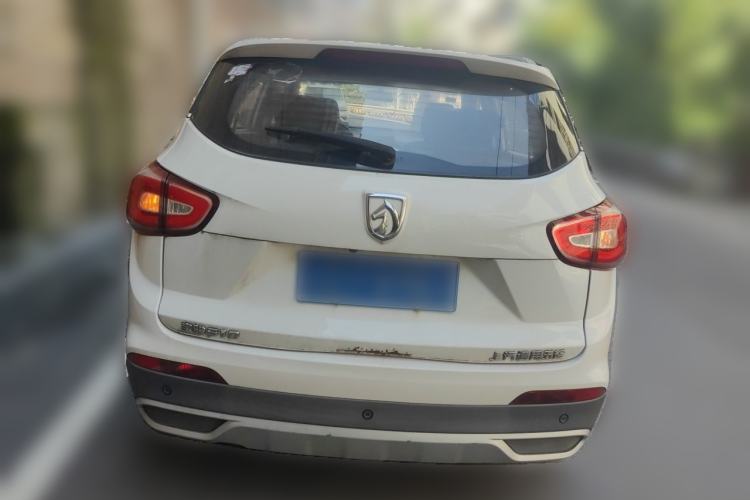Used Baojun 510 2017 1.5L manual Comfort trim Rear