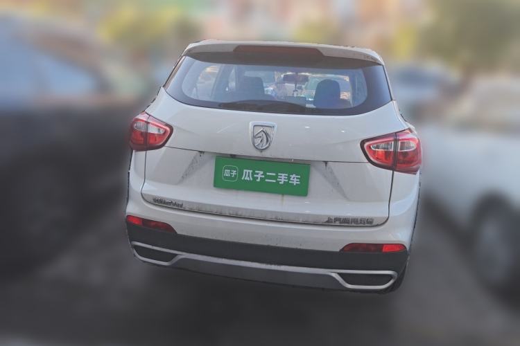 Used Baojun 510 2017 1.5L manual Comfort trim Rear