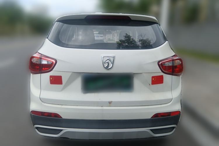 Used Baojun 510 2017 1.5L manual Comfort trim Rear