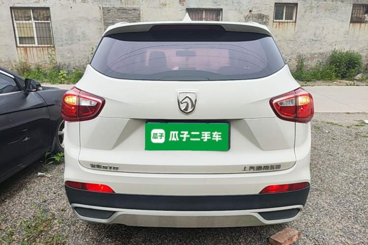 Used Baojun 510 2017 1.5L manual Comfort trim Rear