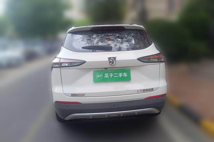 Used Baojun 510 2017 1.5L manual Comfort trim Rear