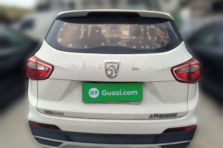 Used Baojun 510 2017 1.5L manual Comfort trim Rear