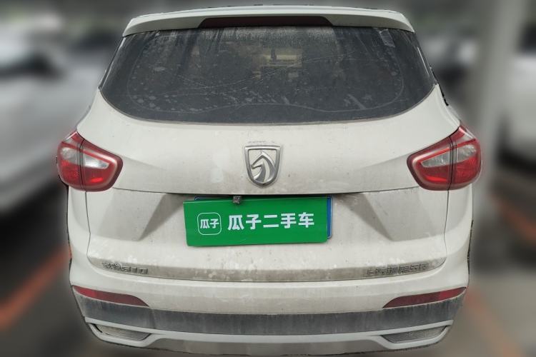 Used Baojun 510 2017 1.5L manual Comfort trim Rear