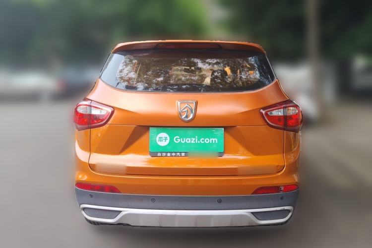 Used Baojun 510 2017 1.5L manual Comfort trim Rear