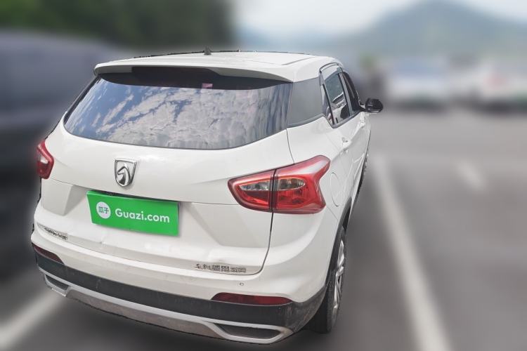 Used Baojun 510 2017 1.5L manual Comfort trim Rear