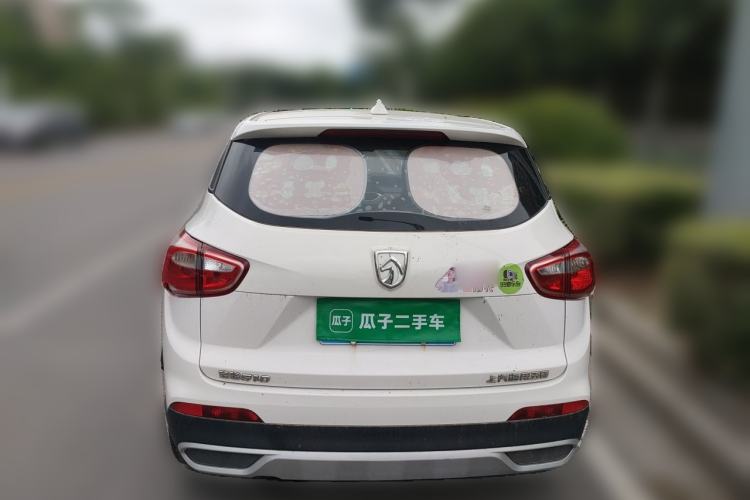 Used Baojun 510 2017 1.5L manual Comfort trim Rear