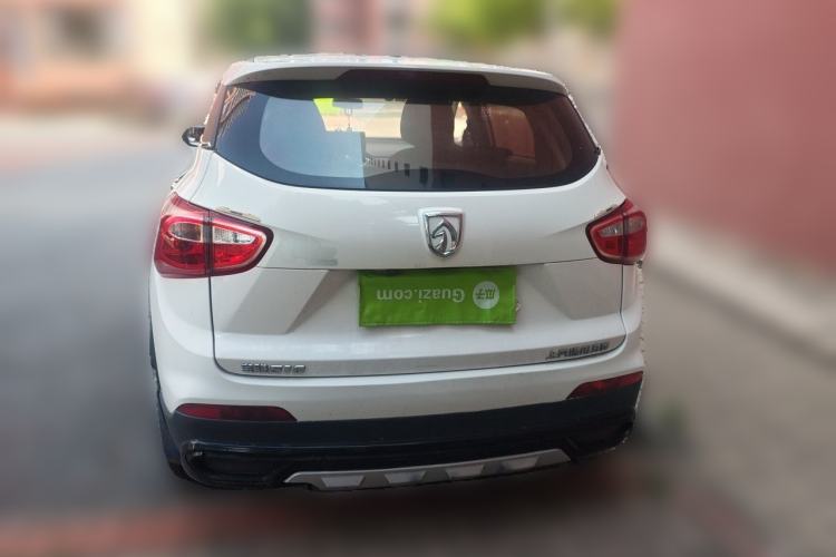Used Baojun 510 2017 1.5L manual Comfort trim Rear