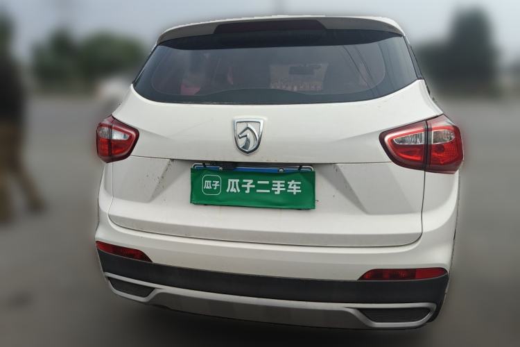 Used Baojun 510 2017 1.5L manual Comfort trim Rear