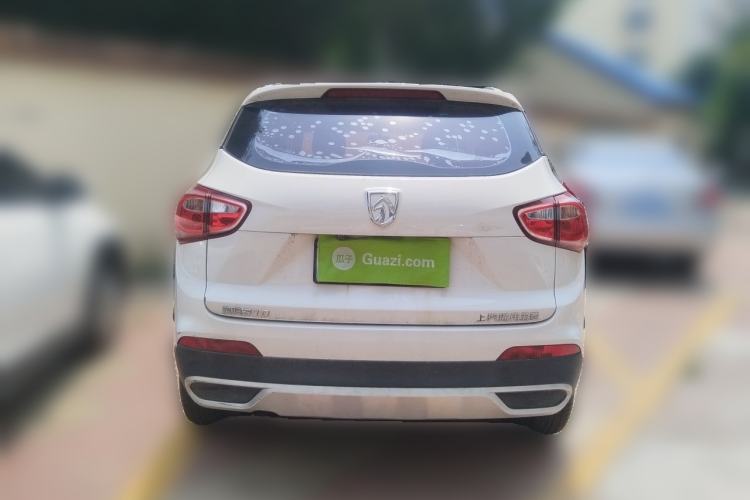 Used Baojun 510 2017 1.5L manual Comfort trim Rear