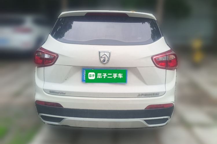 Used Baojun 510 2017 1.5L manual Comfort trim Rear
