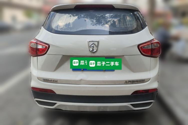 Used Baojun 510 2017 1.5L manual Comfort trim Rear