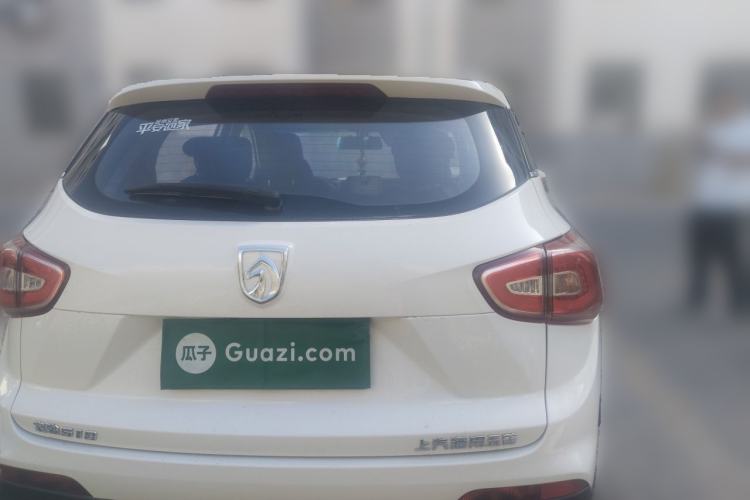 Used Baojun 510 2017 1.5L manual Comfort trim Rear