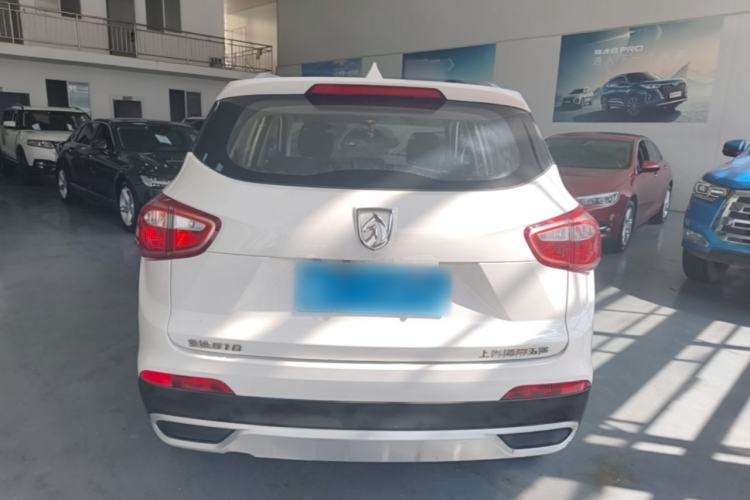 Used Baojun 510 2017 1.5L manual Comfort trim Rear
