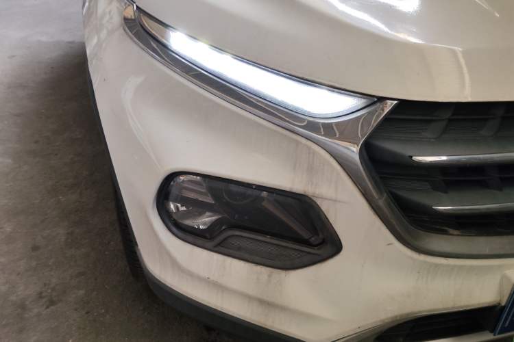 Used Baojun 510 2017 1.5L Automatic Fashion Model Right Front Headlight