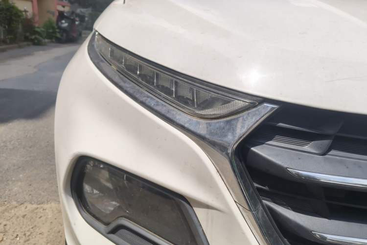 Used Baojun 510 2017 1.5L Automatic Fashion Model Right Front Headlight