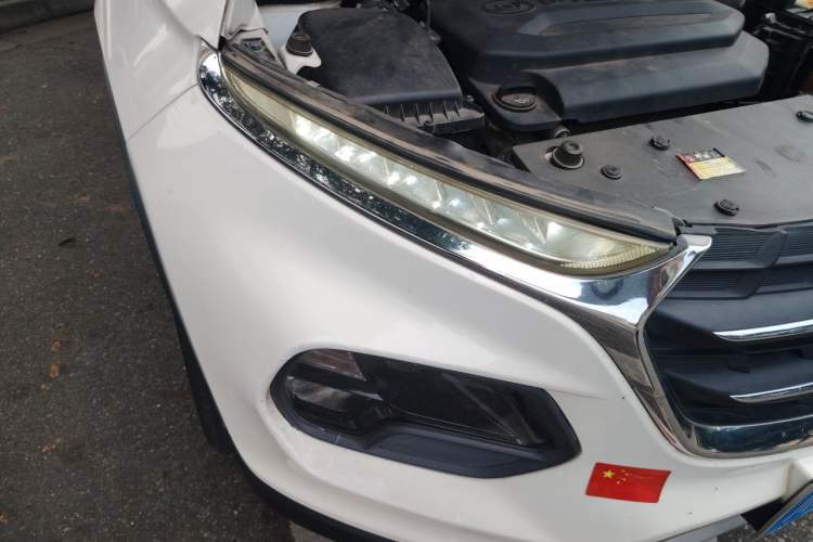 Used Baojun 510 2017 1.5L Automatic Fashion Model Right Front Headlight